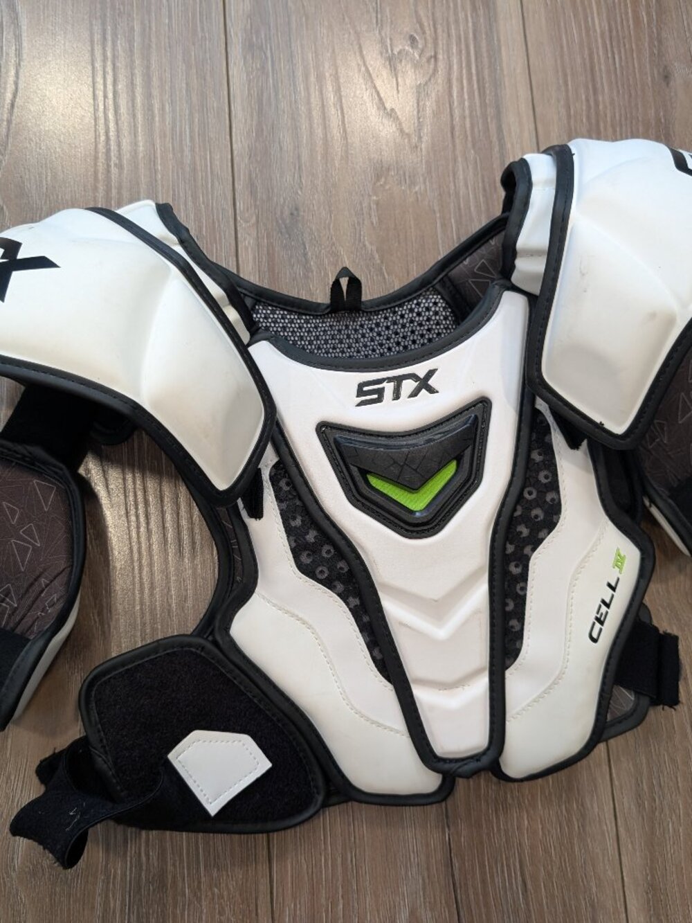 Men's Medium STX Cell IV lacrosse shoulder pads